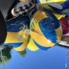 Folieballong Hjärta Blå/Gul med Studentmössa