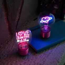 Glödlampsformad Bordslampa Love is in the air