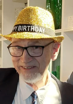 Guldhatt Happy Birthday