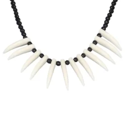 Halsband med Långa Tänder