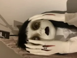 Hängande Spökflicka med Lysande Ögon Animerad Prop