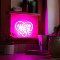 LED-Lampa All You Need is Love