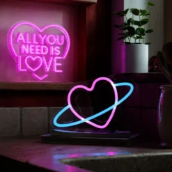 LED-Lampa All You Need is Love
