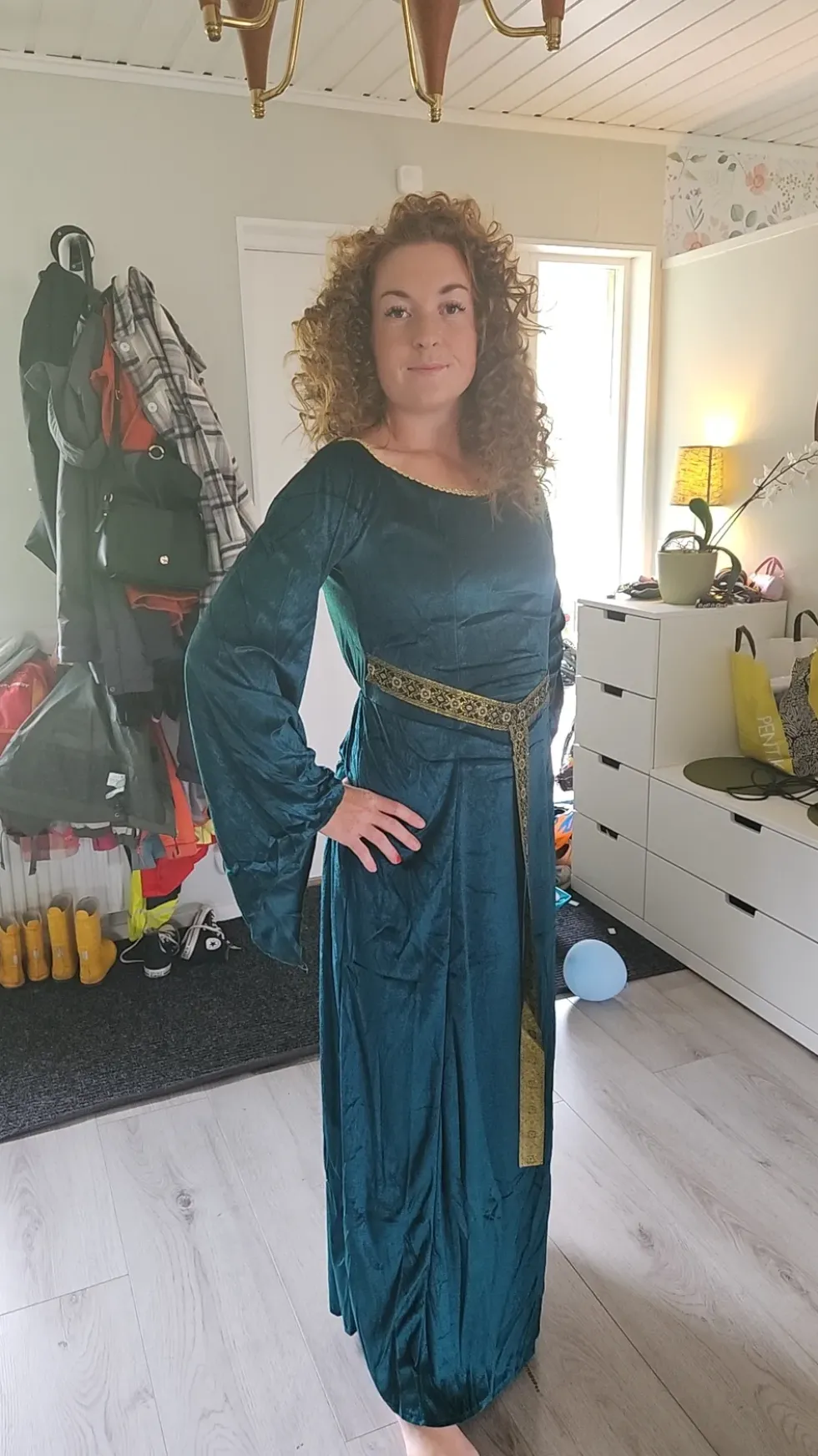 Medeltida Maid Maskeraddräkt