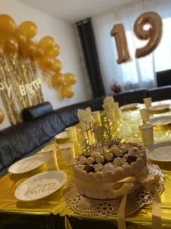 Papperstallrikar Happy Birthday Guld/Vit