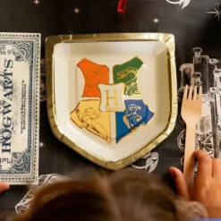 Papperstallrikar Harry Potter™ Hogwarts Sköld