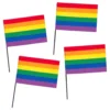 Prideflaggor på Pinne
