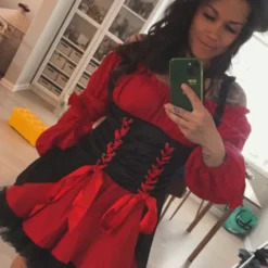 Röd/Svart Pirat Deluxe Maskeraddräkt