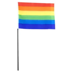 Regnbågsflagga på Pinne