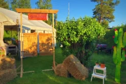 Saloonskylt i Papp