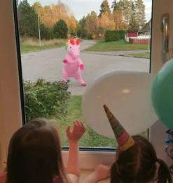 Uppblåsbar Enhörning Regnbågsfärgad Maskeraddräkt