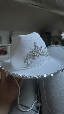 Vit Cowboyhatt med Tiara